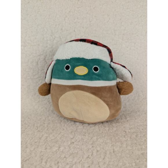 Squishmallow Avery The Duck 8” Red Plaid Hat 2023 Fall Harvest Squad - Picture 1 of 7